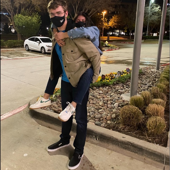 Meet your Posher, Nidya - Picture 1 of 1